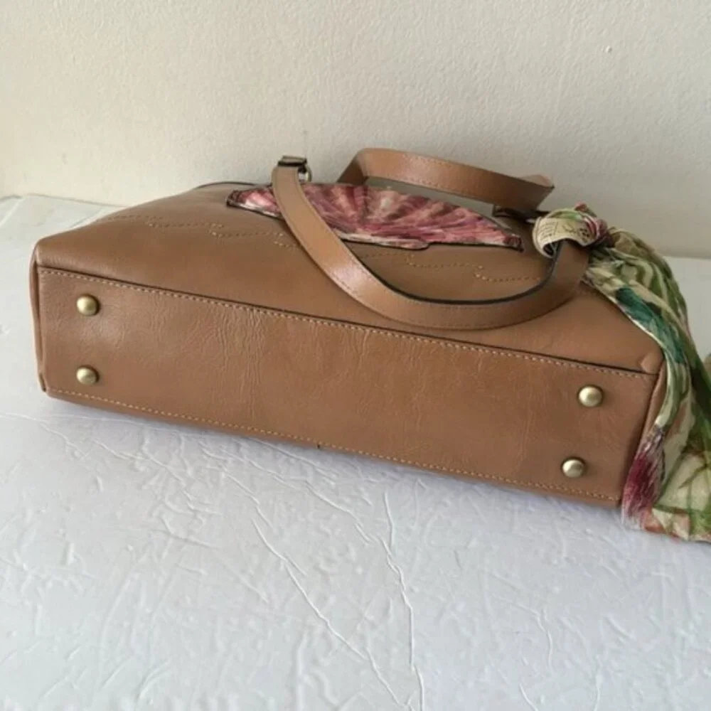 Patricia Nash Poppy Tote Leather w Seashells by the Seashore Scarf Tan Naturale